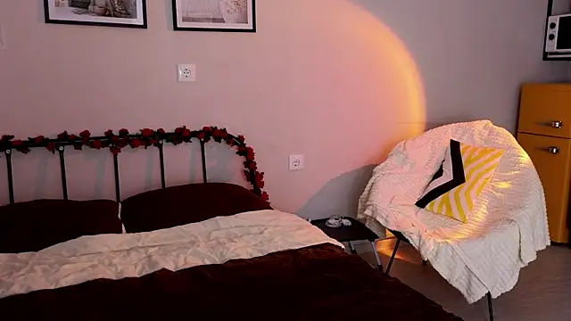 doll lol  online show from April 9, 6:35 pm