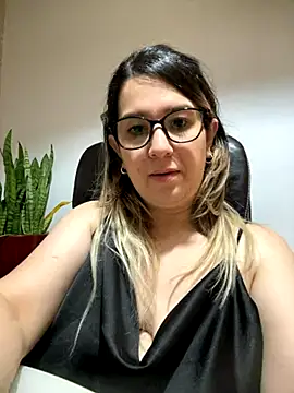 amooraaamoon online show from December 3, 4:53 pm