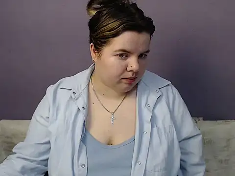 so shy online show from November 8, 8:30 am