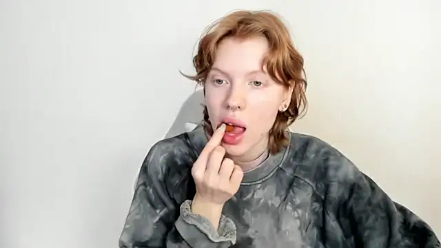 StellaDavis online show from February 9, 9:00 am