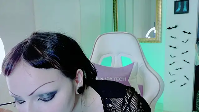 Madison Jackson online show from April 12, 7:38 pm