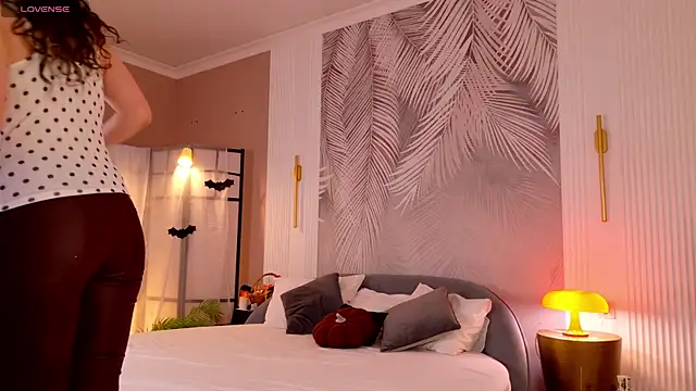 Miley Smile online show from November 4, 5:23 am