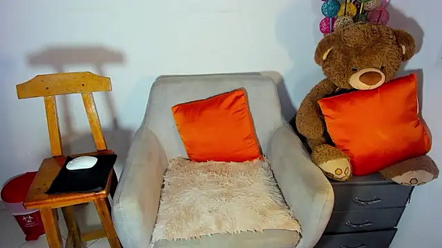 helena copper  online show from March 24, 3:23 am