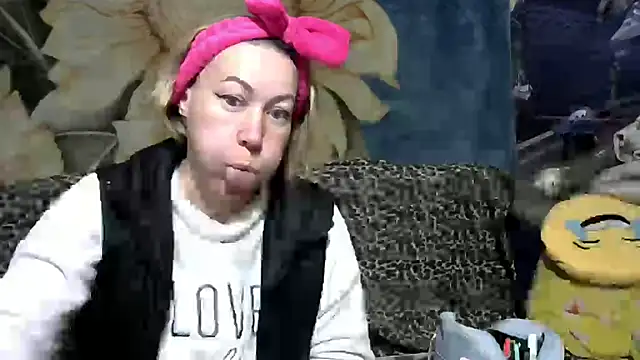 wLESLYMOSw online show from March 11, 7:23 am