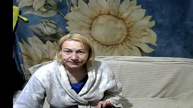 wLESLYMOSw online show from April 8, 11:56 am