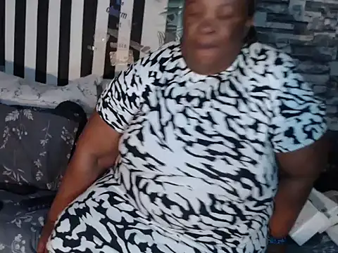 Snapshot of BigHotMatureXx chatting on September 13, 9:01 pm BigHotMatureXx online show from September 13, 9:01 pm