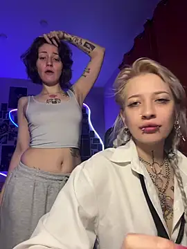 Dooubletroublee online show from April 12, 1:41 am