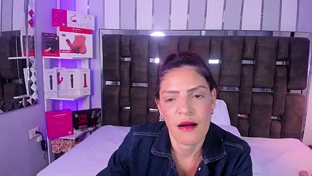 KatteMoss online show from May 28, 8:40 pm