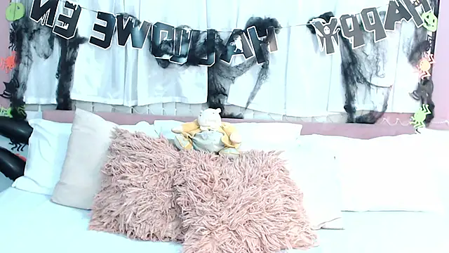 Snapshot of LexiiBloom chatting on October 23, 10:32 am LexiiBloom online show from October 23, 10:32 am