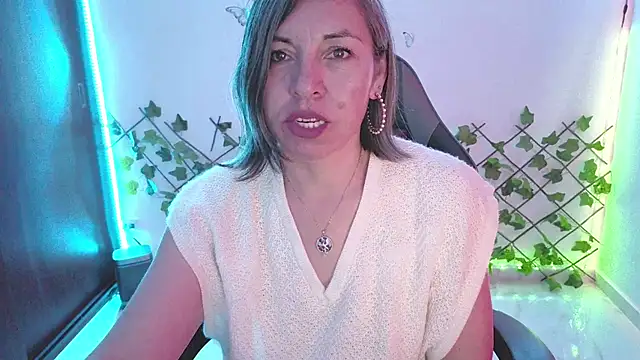 Lady breaks hearts online show from February 13, 1:46 pm