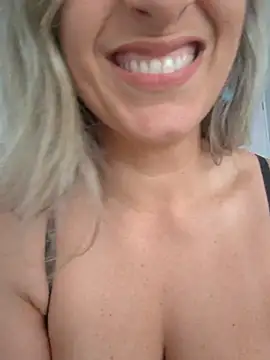 annamell online show from April 10, 7:09 pm