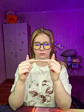 D0nna  online show from April 4, 3:00 pm