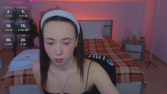 Hayle Hill online show from April 12, 12:46 am