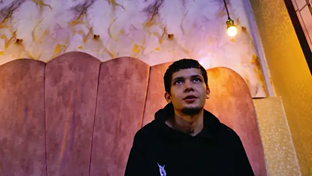 kendalltaylorr online show from January 8, 12:53 pm