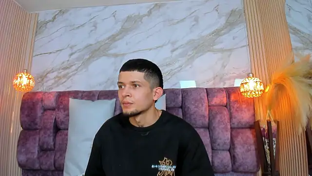 kendalltaylorr online show from March 28, 3:06 am