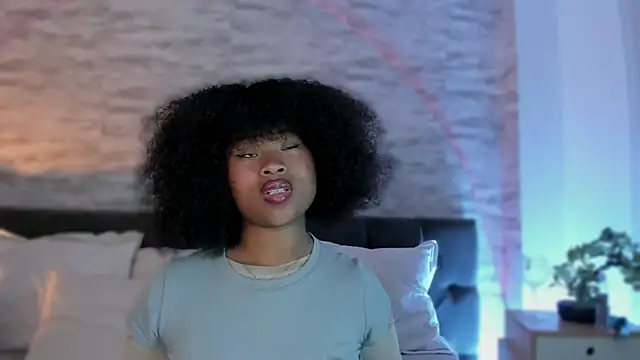 Anneth  M online show from October 17, 8:01 pm