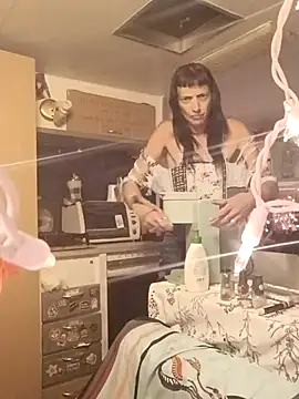 whitetrashdirtyslut online show from March 29, 5:28 am