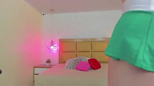 LARSONMIA online show from February 23, 12:15 pm