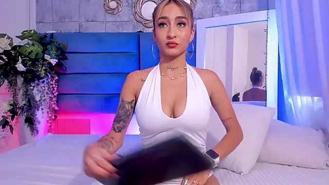rosemonrooe online show from July 25, 8:27 pm
