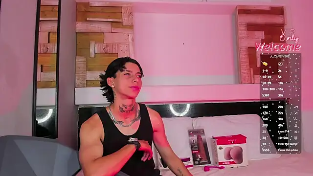 AmberAdams  online show from March 28, 1:43 pm