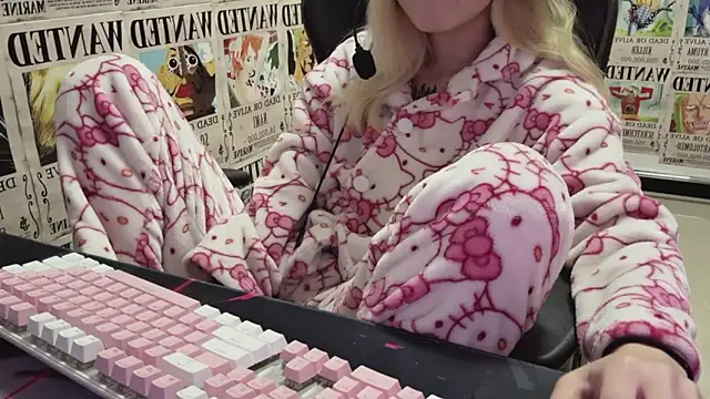 SNAKEgirlQAQ online show from October 9, 2:54 pm