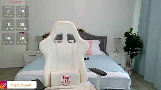 AmiliaYang online show from April 16, 3:29 am