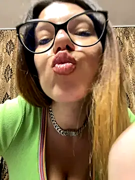 NadiraNoor online show from October 5, 9:31 pm