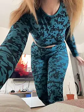 NadiraNoor online show from February 18, 2:05 pm