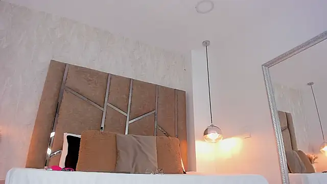 Martinaa Jones  online show from March 2, 12:34 pm