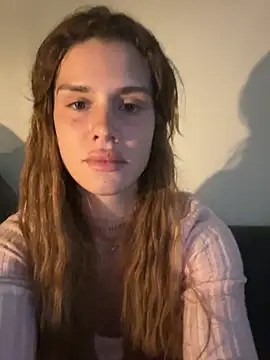 EmiliaCatalina online show from May 31, 1:00 am