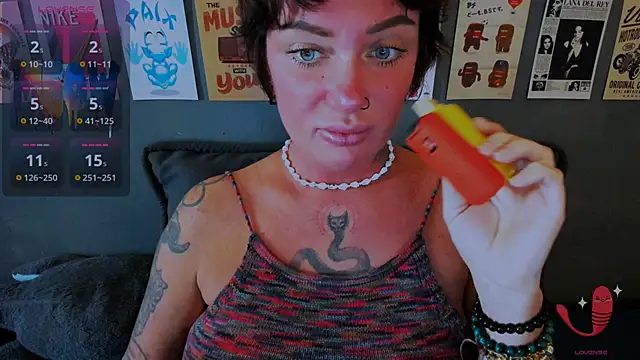 EllieOz online show from June 5, 1:50 pm
