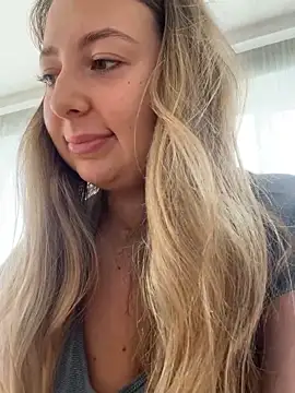 curvyflawless online show from September 18, 8:13 am