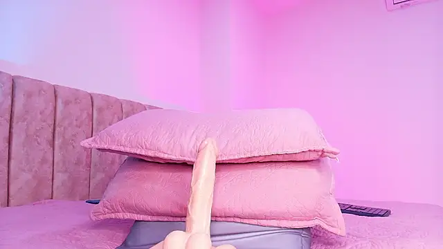 arl chloee online show from February 20, 6:26 am