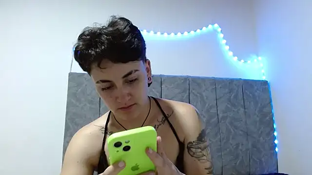 Snapshot of linda_33 chatting on September 21, 11:47 pm linda 33 online show from September 21, 11:47 pm
