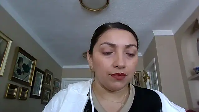 claudia online show from April 6, 11:44 am