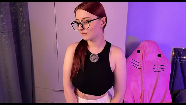 RozieRose online show from October 5, 4:06 am