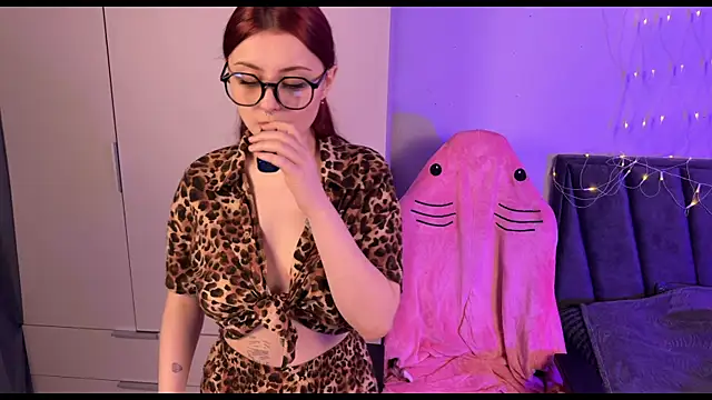 RozieRose online show from October 8, 4:50 am