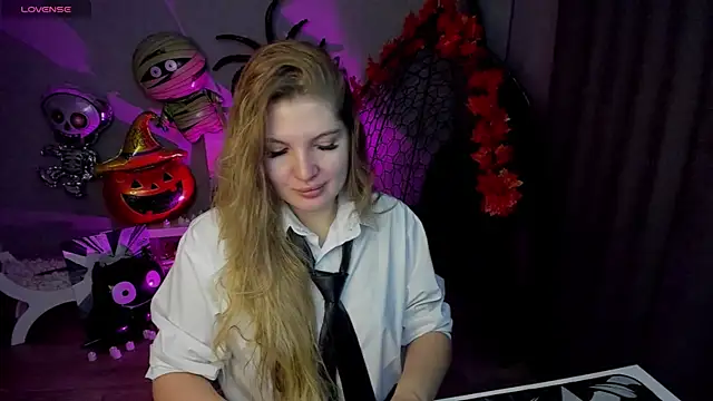 lily williamss online show from October 31, 12:56 am