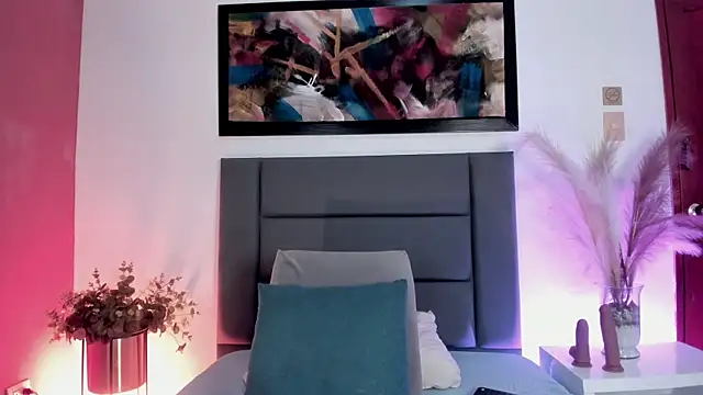 Emilywatsonn online show from April 8, 11:29 pm