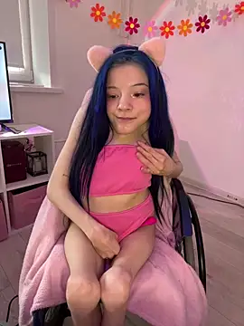 MiniSophiaa online show from April 13, 8:59 am