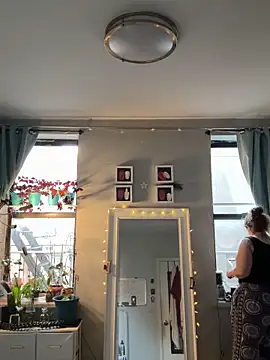 sylviahhh online show from March 31, 10:43 pm