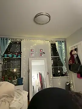 sylviahhh online show from March 24, 2:39 am