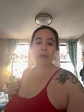 sylviahhh online show from April 12, 5:16 pm