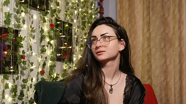 NaughtYHomemadE online show from January 16, 12:56 pm