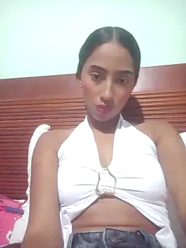 Adrianagonzalesxx online show from April 1, 2:56 am