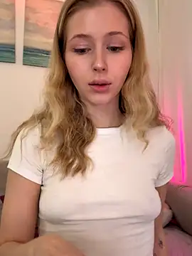 LunaRase online show from December 4, 10:50 am