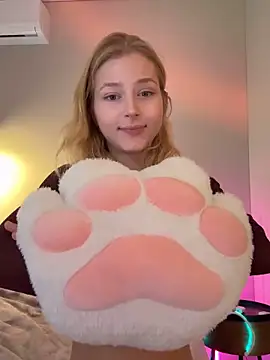 LunaRase online show from March 13, 10:05 am