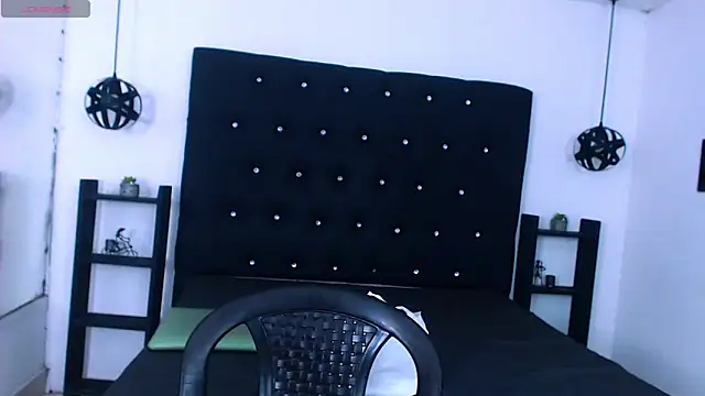 Mels  online show from April 6, 6:42 pm