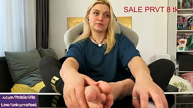 unicornsfeet online show from February 25, 1:31 pm