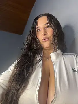 Taylortits online show from August 5, 9:43 pm